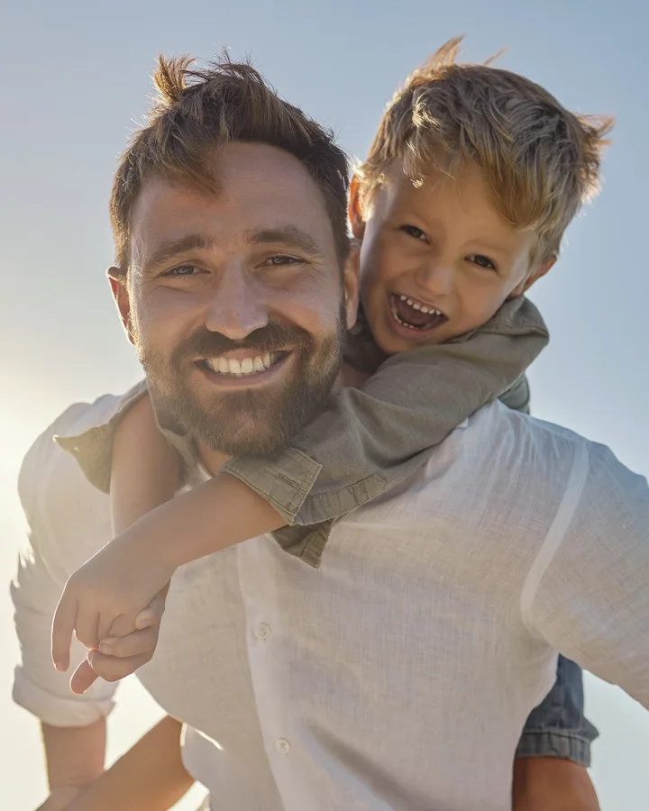 home-father-piggy-back